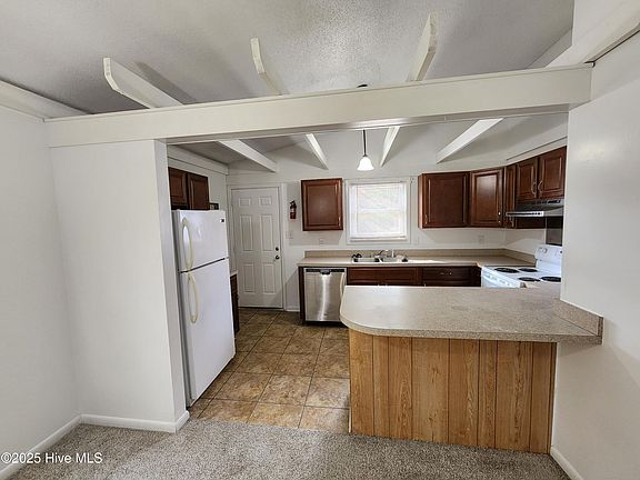 5th image of 158 Village Cir