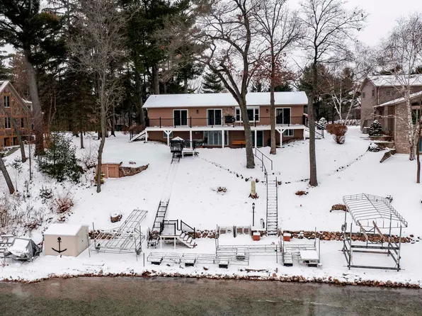 N2980 Highland Ln, Waupaca, WI 54981