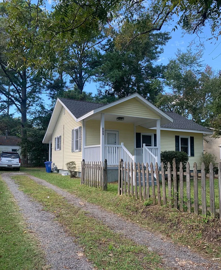 2 Bedroom 1 Bath SFH in Wilmington!! — Photo 2