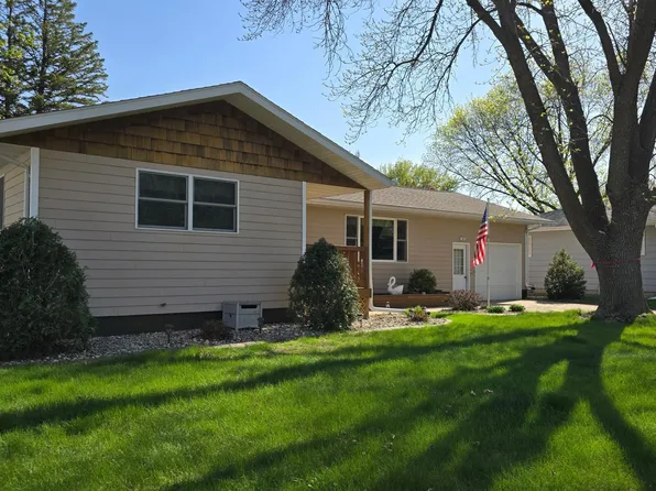 109 Gray Pl W, Marshall, MN 56258