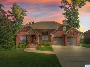 213 Laurelwood Dr, Rainbow City, AL 35906