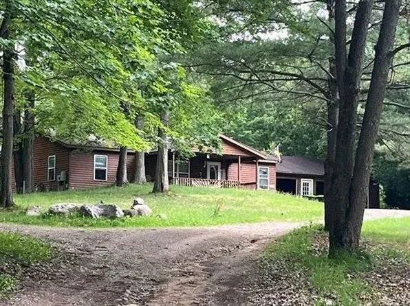 942 Clare Ave, Harrison, MI 48625