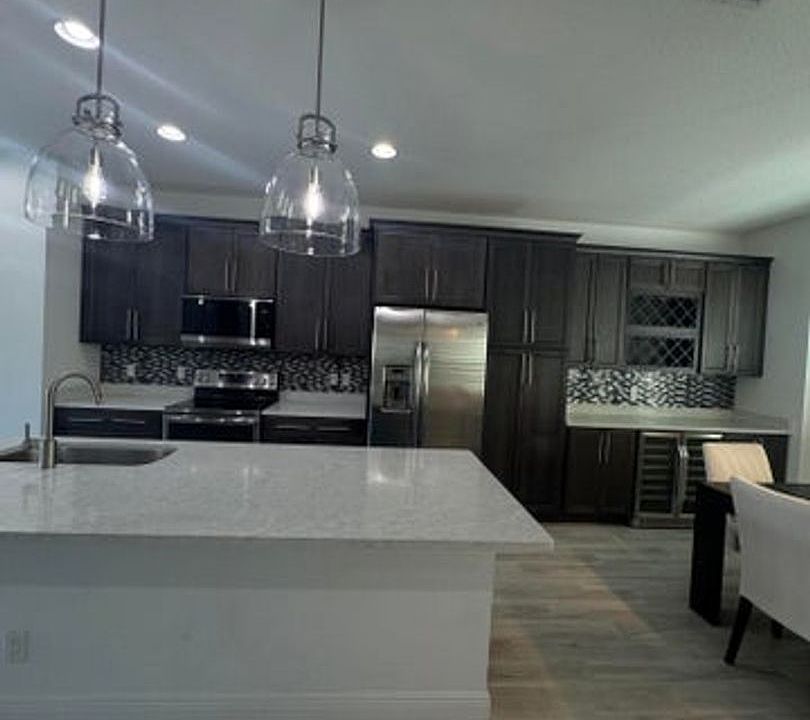 1st image of 615 Windward Cir N
