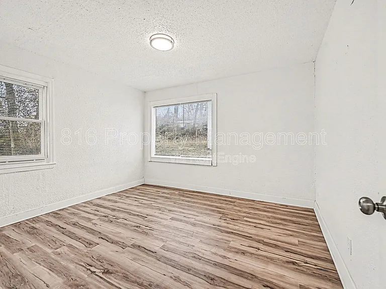 4216 Cleveland Ave — Photo 10