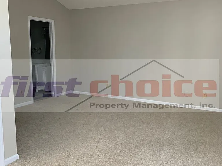 1750 Ridgefield Ct — Photo 2