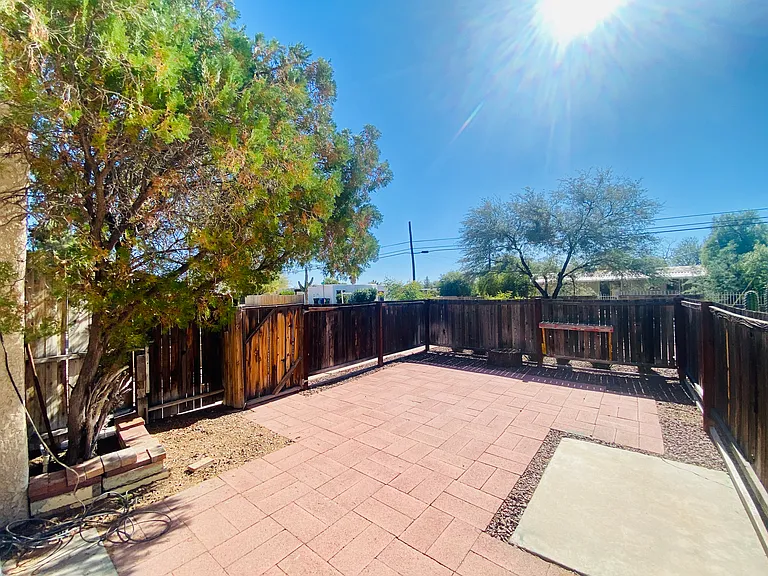 3249 E Presidio Rd — Photo 1