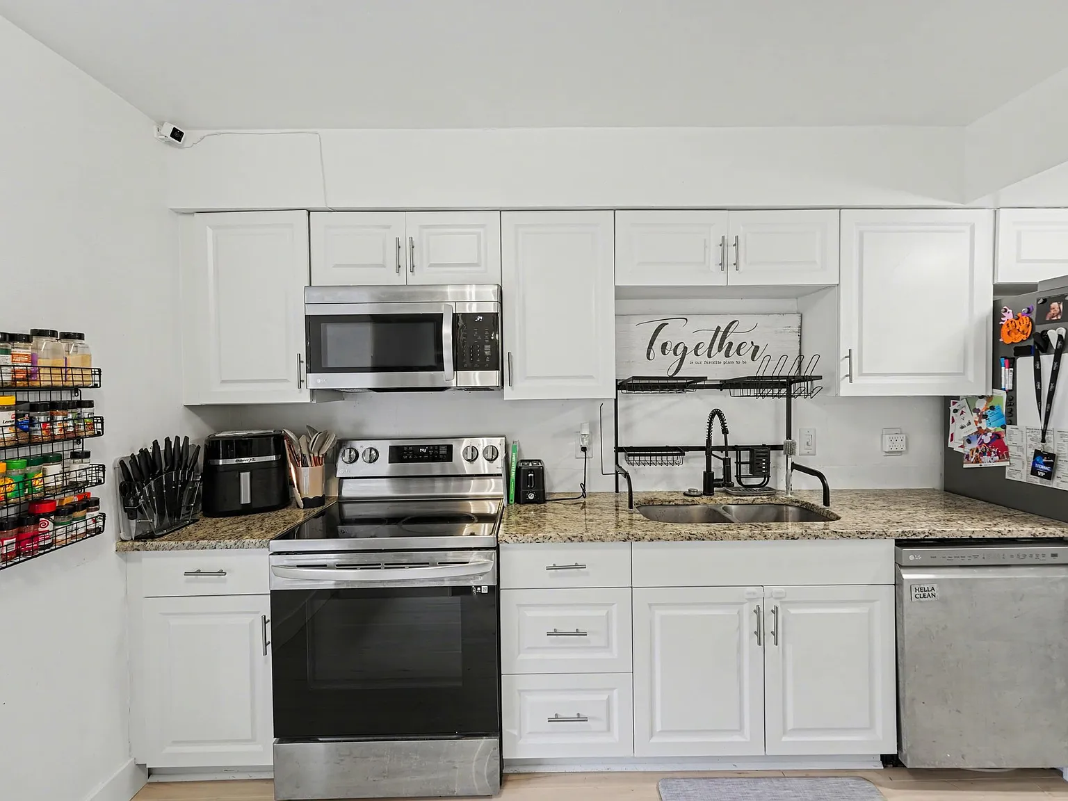 2 bed, 1.5 bath, 997 sqft, $2,100 — Photo 2