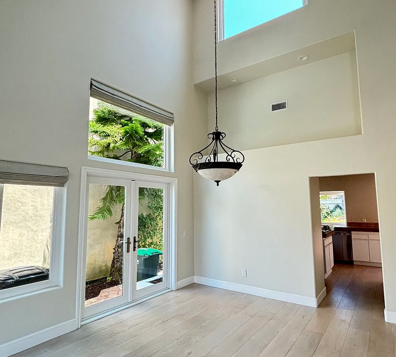 4 bed, 2432 sqft, $8,000 — Photo 4