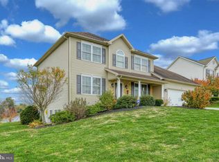 8 Pine Creek Dr, Carlisle, PA 17013