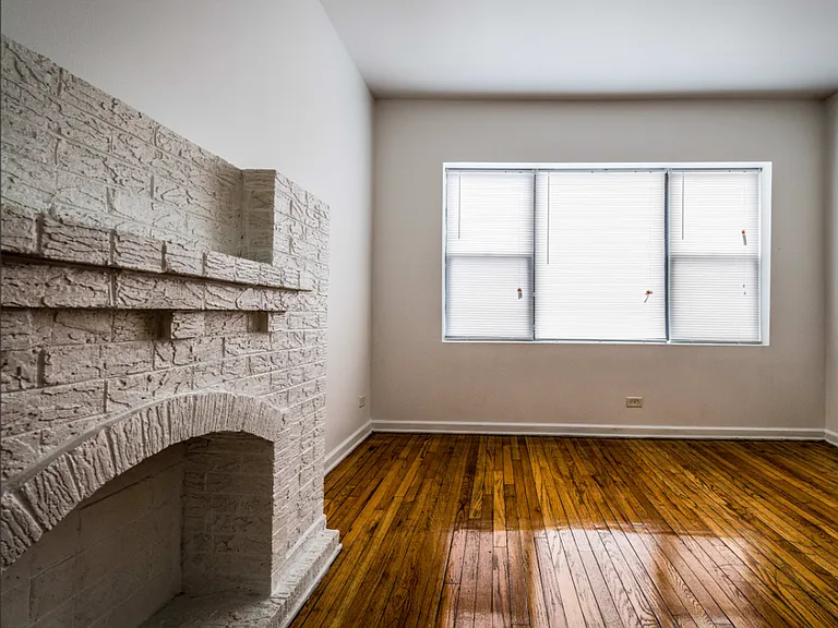 6100 S Artesian — Photo 3