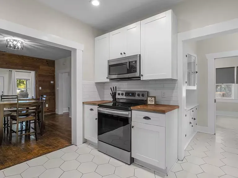 330 E Myrtle St — Photo 15