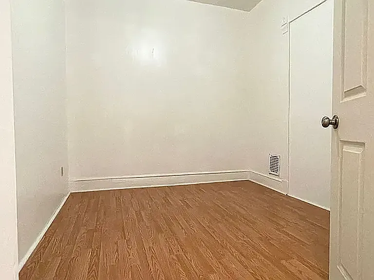 1042 Halsey St #2 — Photo 13