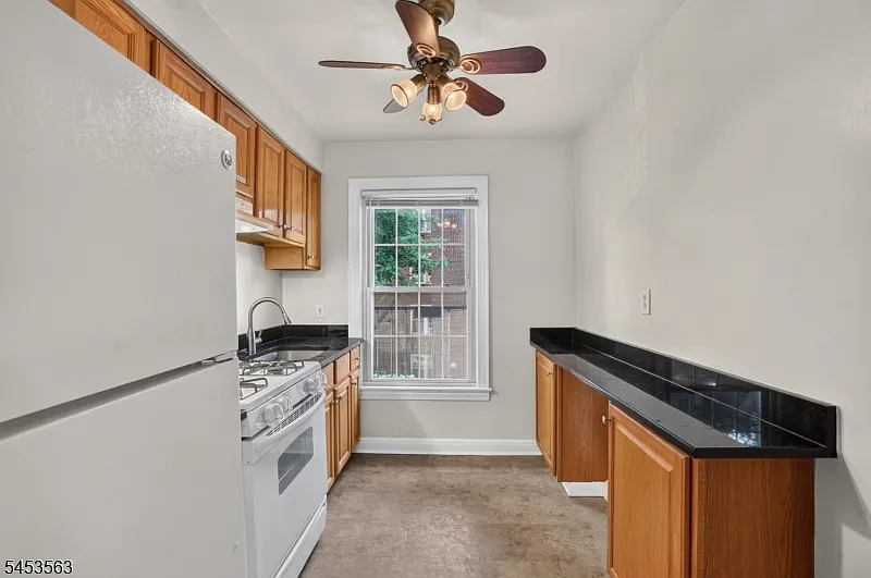 1 bed, 1.0 bath, $2,150 — Photo 2