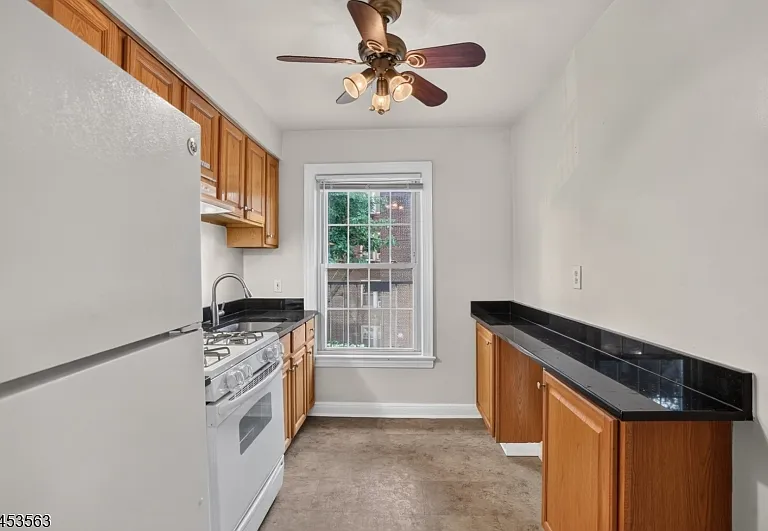 180 Summit Ave #E4 — Photo 2