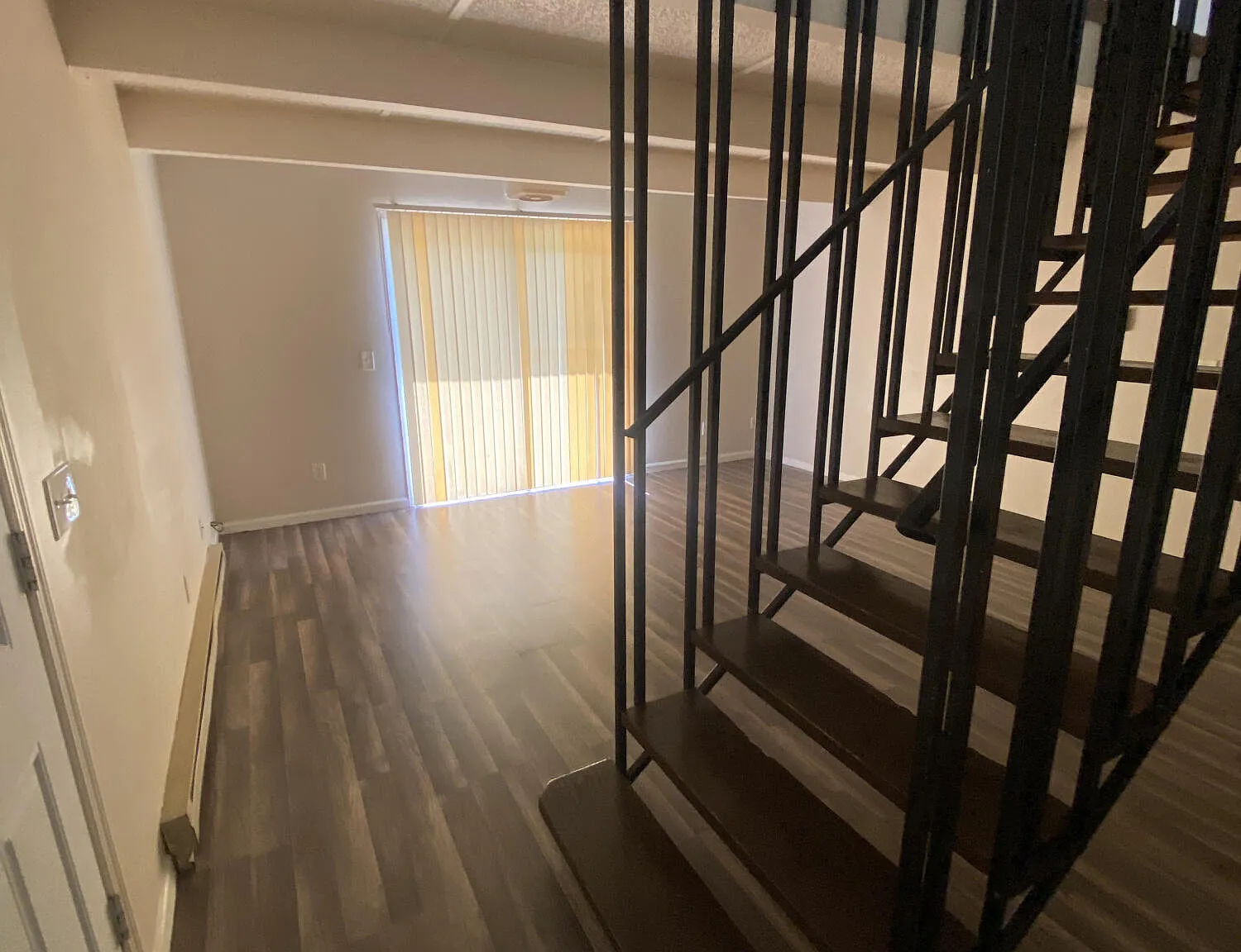 1 bed, 1.0 bath, 672 sqft, $1,195 — Photo 3