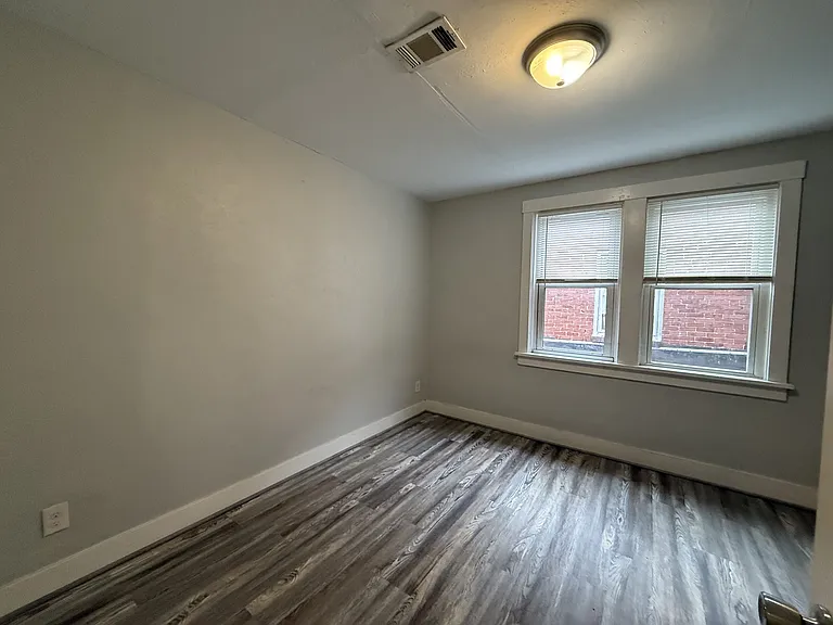 915 Chartiers Ave #4 — Photo 9