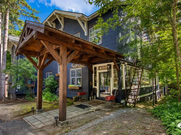 38 Highland Pl, Lake Placid, NY 12946