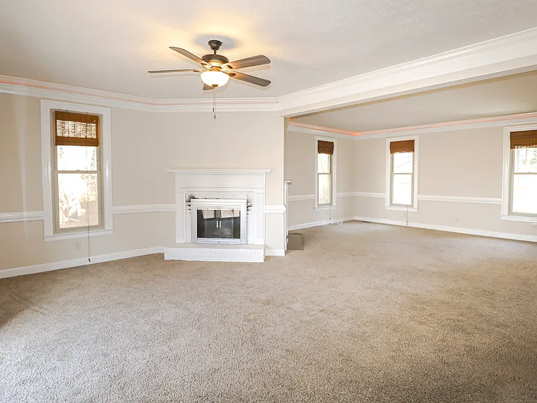 809 Houndslake Dr — Photo 10