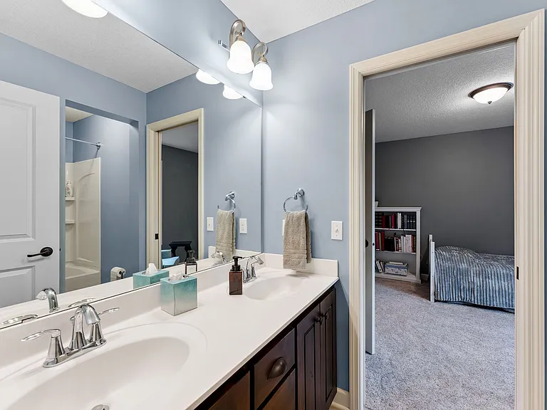 Jack & Jill bath between bedroom 1 and 2