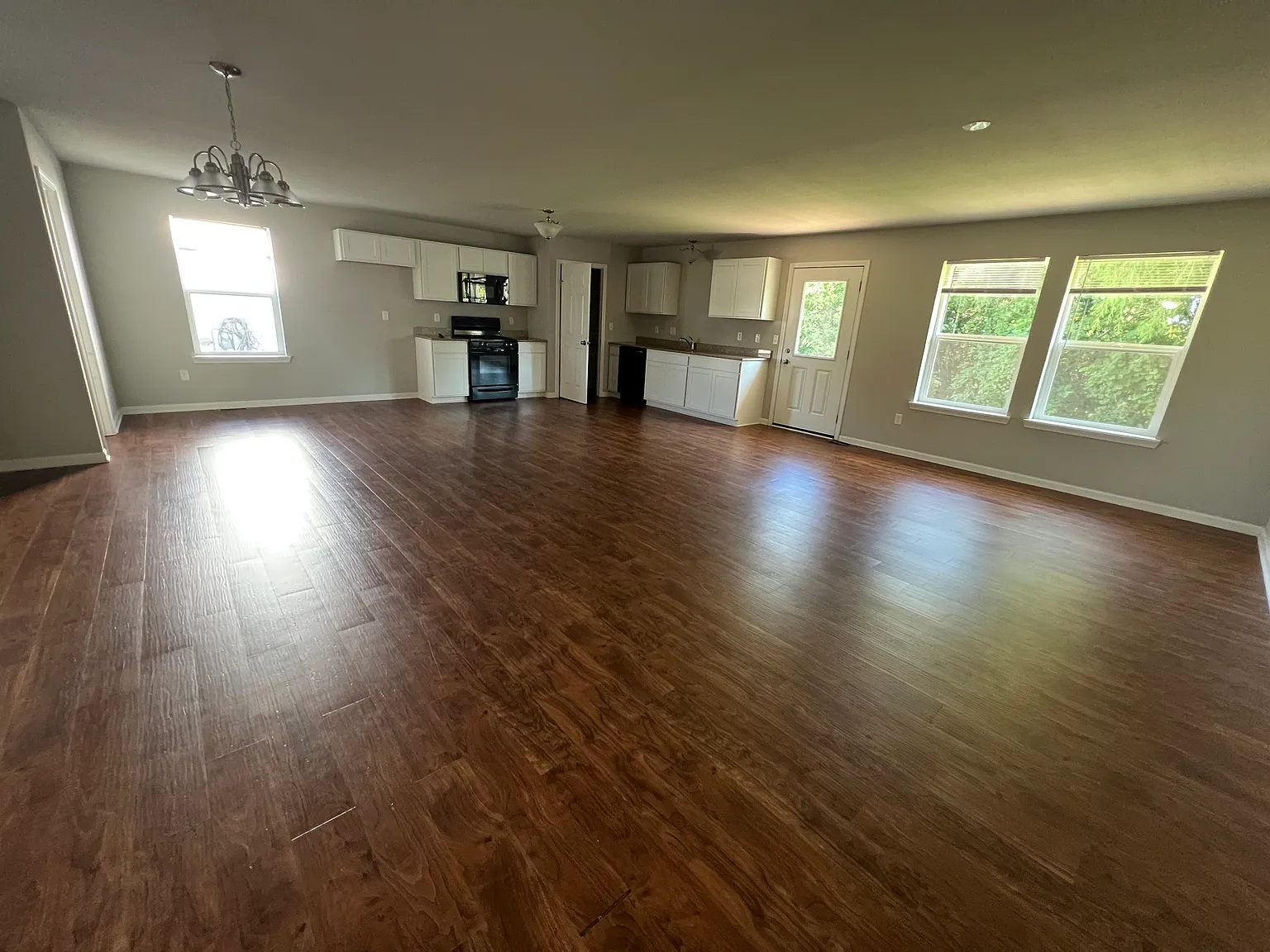 3 bed, 1580 sqft, $1,800 — Photo 3