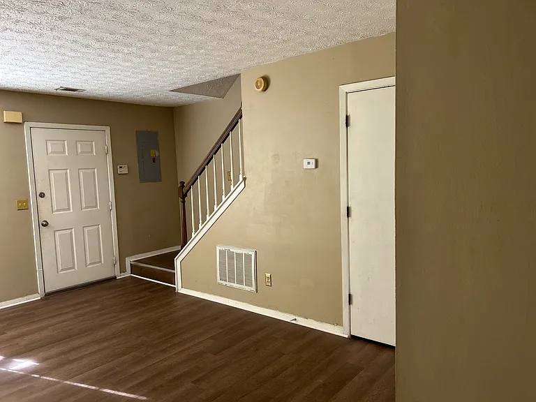 5741 Wells Cir — Photo 12