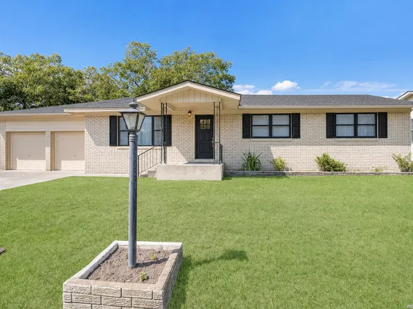 445 Granada Dr, New Braunfels, TX 78130