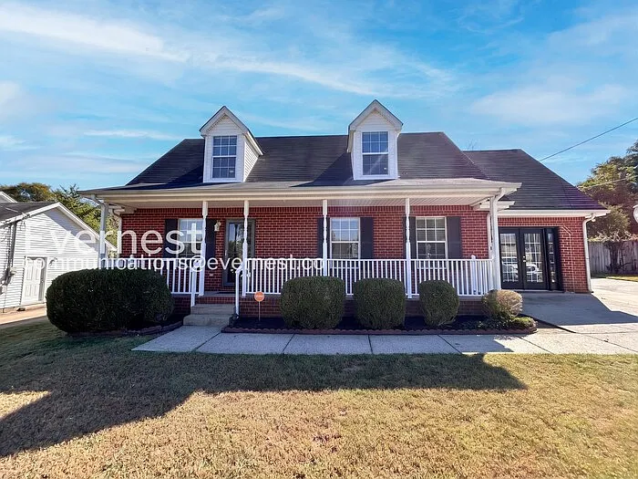 5 bed, 3.0 bath, 3404 sqft, $2,495 — Photo 1