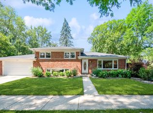 740 Juniper Rd, Glenview, IL 60025