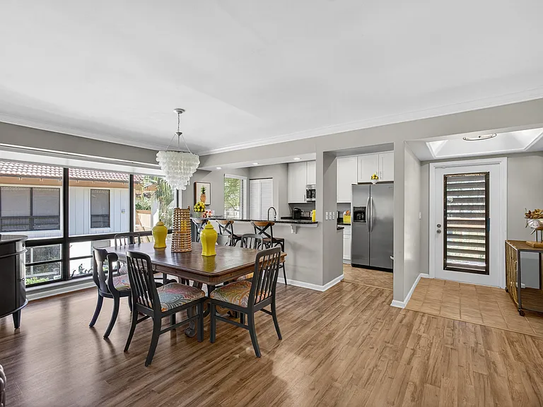 605 Brackenwood Cv — Photo 5