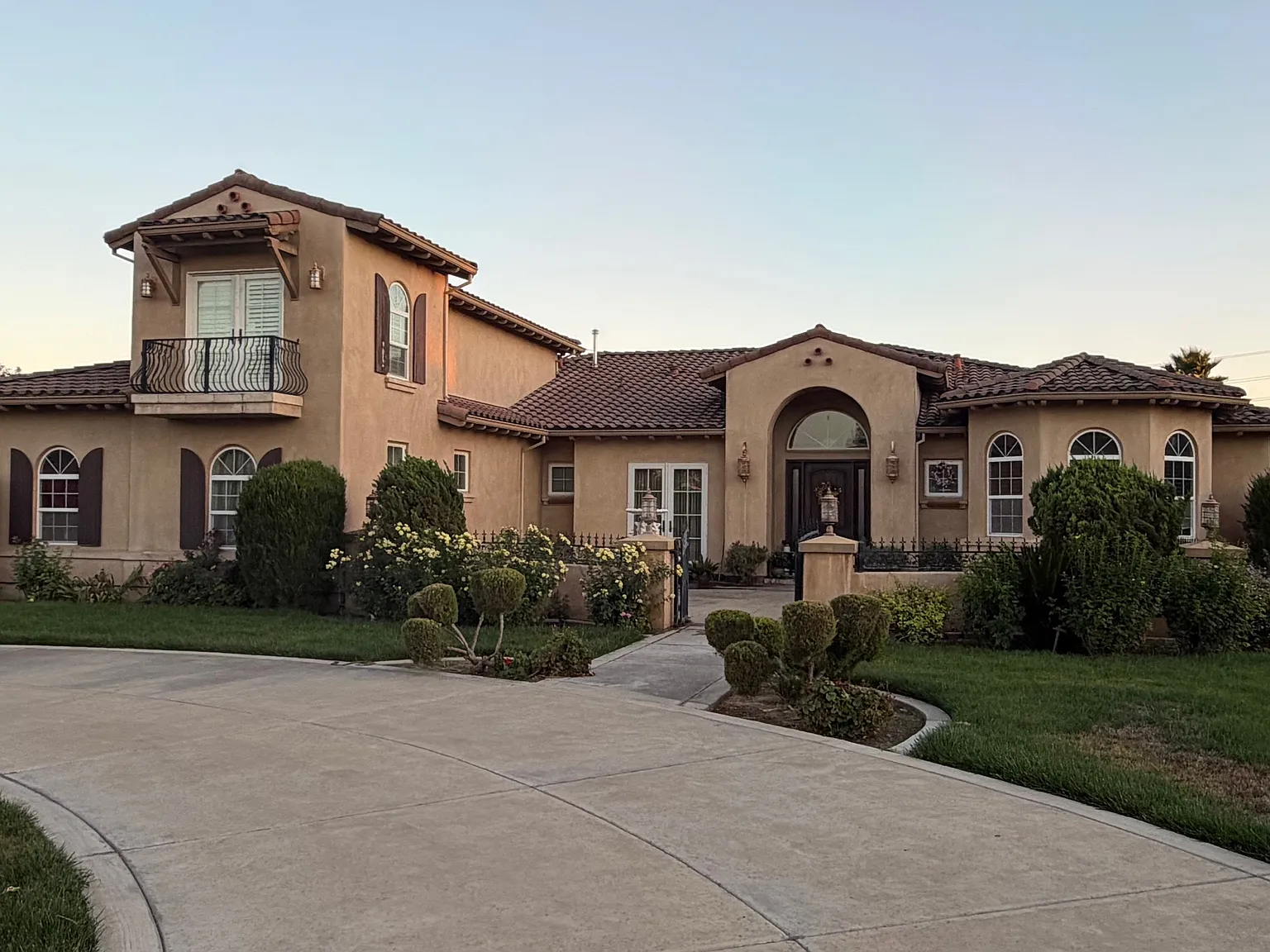 5 bed, 4508 sqft, $7,995 — Photo 4
