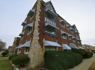 5805 W Barry Ave #2E, Chicago, IL 60634