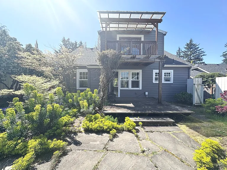 1928 NE 64th Ave — Photo 12