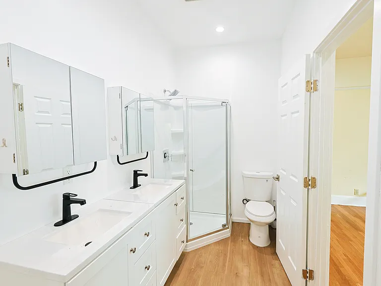 1452 W 29th St — Photo 14