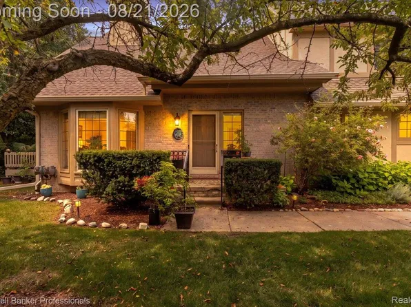 2736 Winter Garden Ct, Ann Arbor, MI 48105