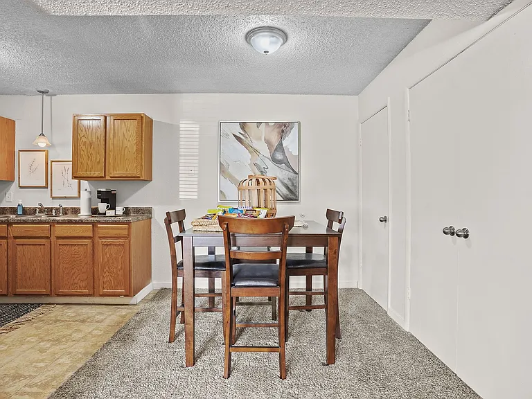Regency Point Luxury Apartments — Photo 22