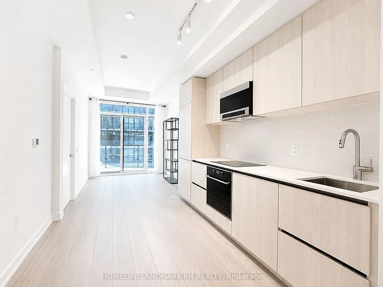 120 Broadway Ave #LPH06 — Photo 2