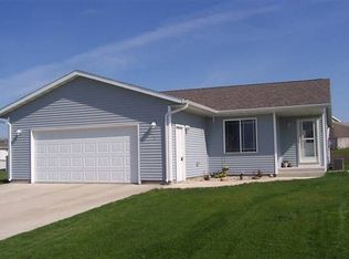 215 Bluebird Ct, Ghent, MN 56239