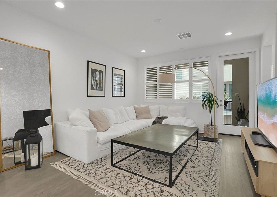 1st image of 318 Bridgewater Way #7