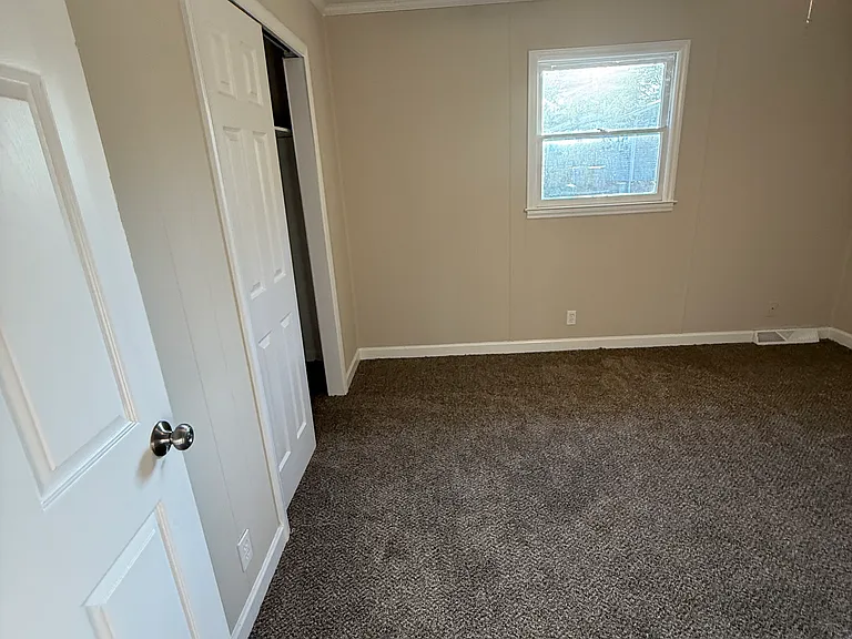 204 Vance Dr NE — Photo 6