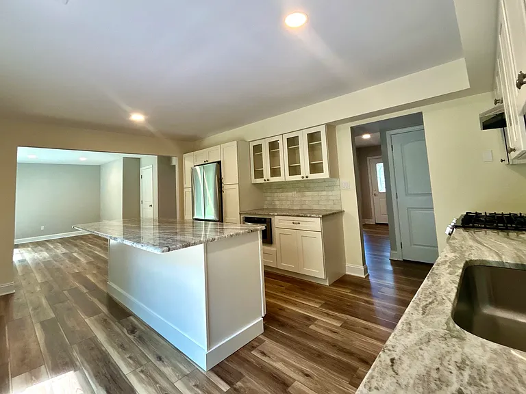 17 Londonderry Dr — Photo 3