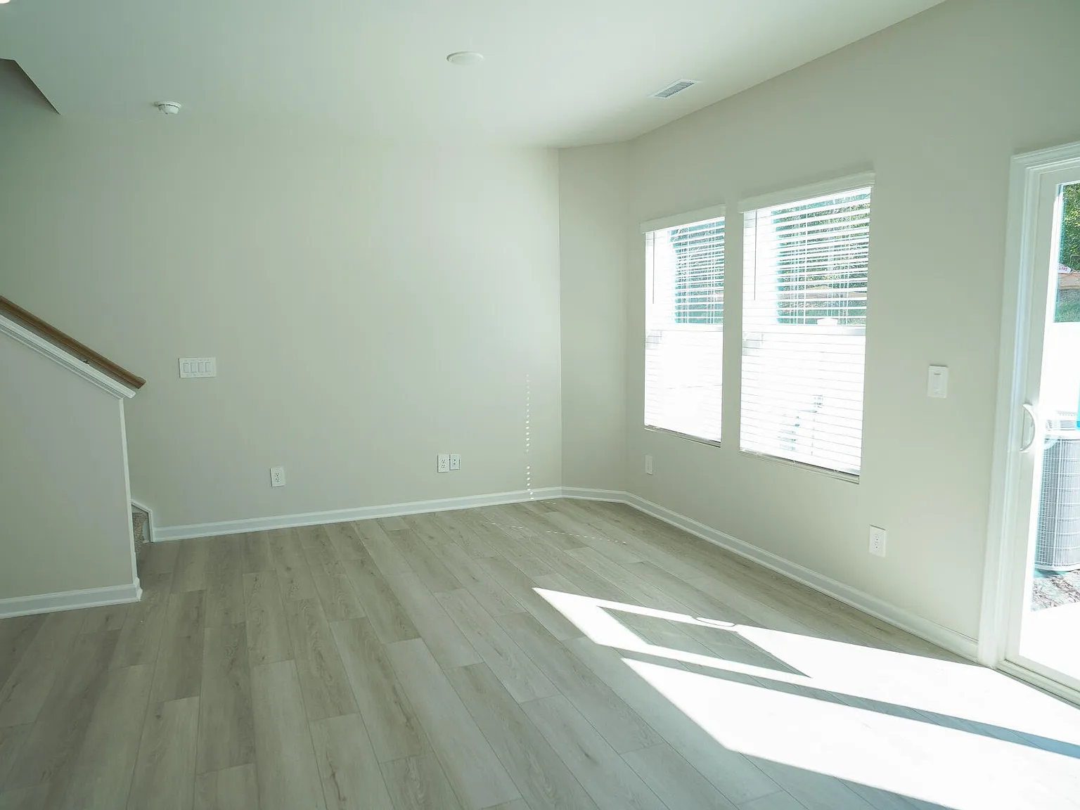 3 bed, 2.5 bath, 1850 sqft, $1,850 — Photo 4