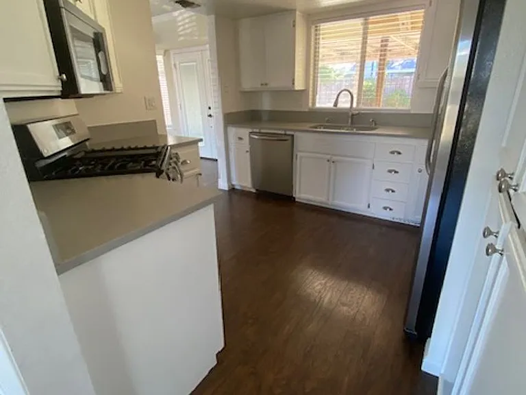561 Amanda Ct — Photo 19