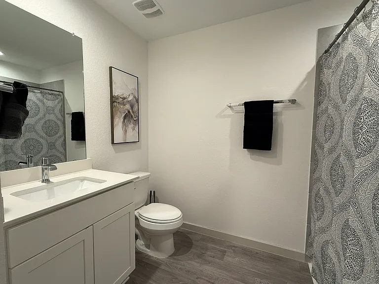1815 Rolling Hill Ln — Photo 8