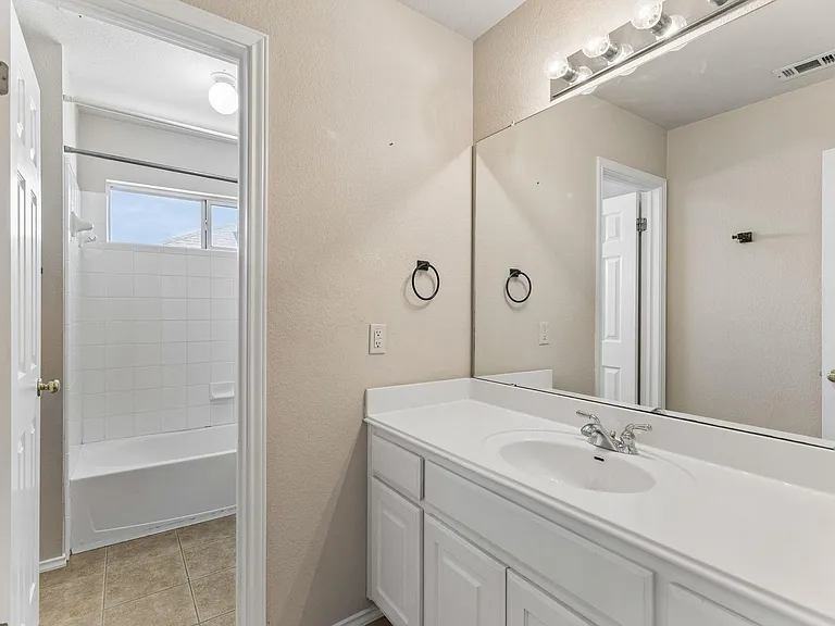 2404 Kristen Ln — Photo 23