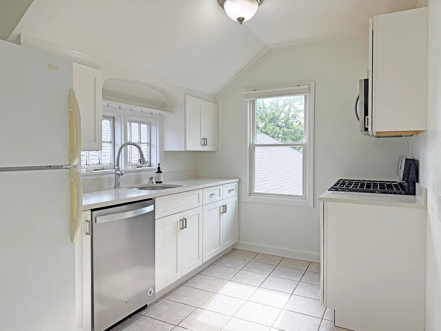 Year-Round East Quogue Rental — Photo 4