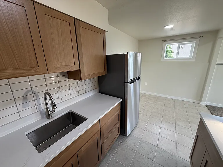 404 Klickitat Ave #2 — Photo 5