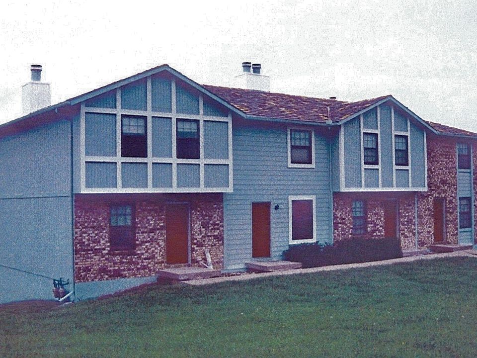 1st image of 321 NE Highland Ln