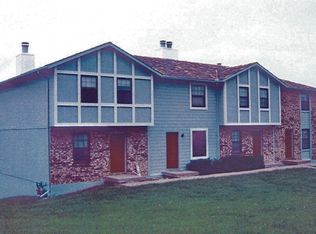 321 NE Highland Ln, Blue Springs, MO 64014
