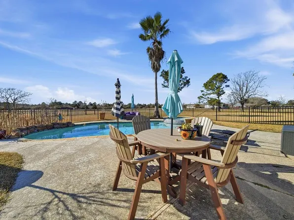 5250 Lauren Rd, Alvin, TX 77511