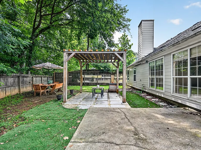 3035 Camelot Woods Dr — Photo 15